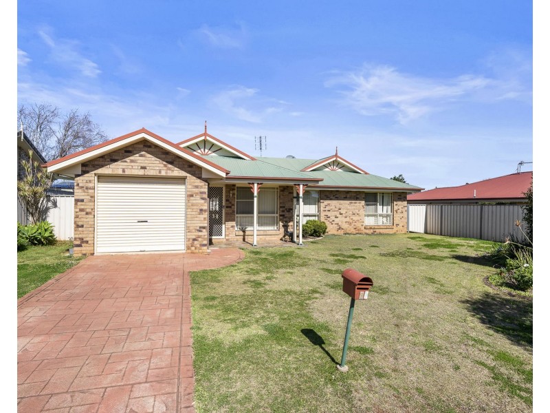 8 Alroe Court, Kearneys Spring QLD 4350
