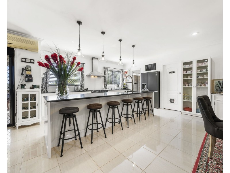 12 Tennyson Court, Westbrook QLD 4350