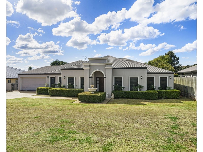 12 Tennyson Court, Westbrook QLD 4350