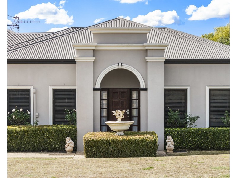 12 Tennyson Court, Westbrook QLD 4350