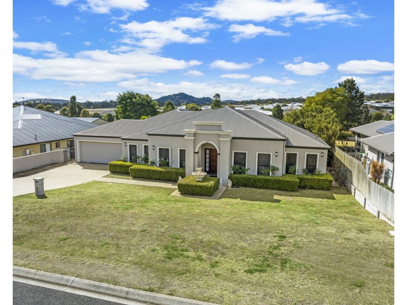 12 Tennyson Court, Westbrook QLD 4350