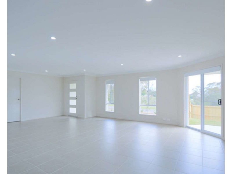 2/2 Grace View Street, Darling Heights QLD 4350