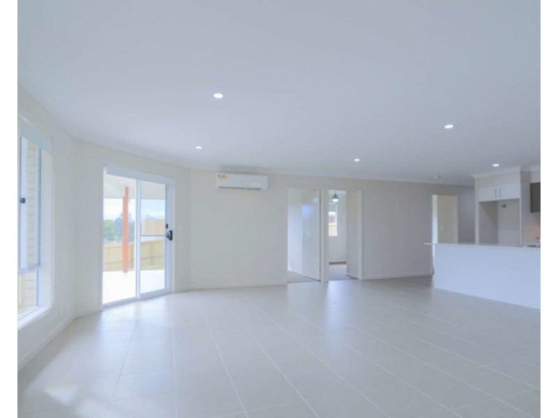 2/2 Grace View Street, Darling Heights QLD 4350