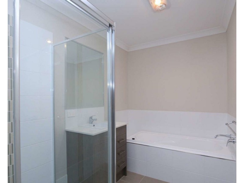 2/2 Grace View Street, Darling Heights QLD 4350