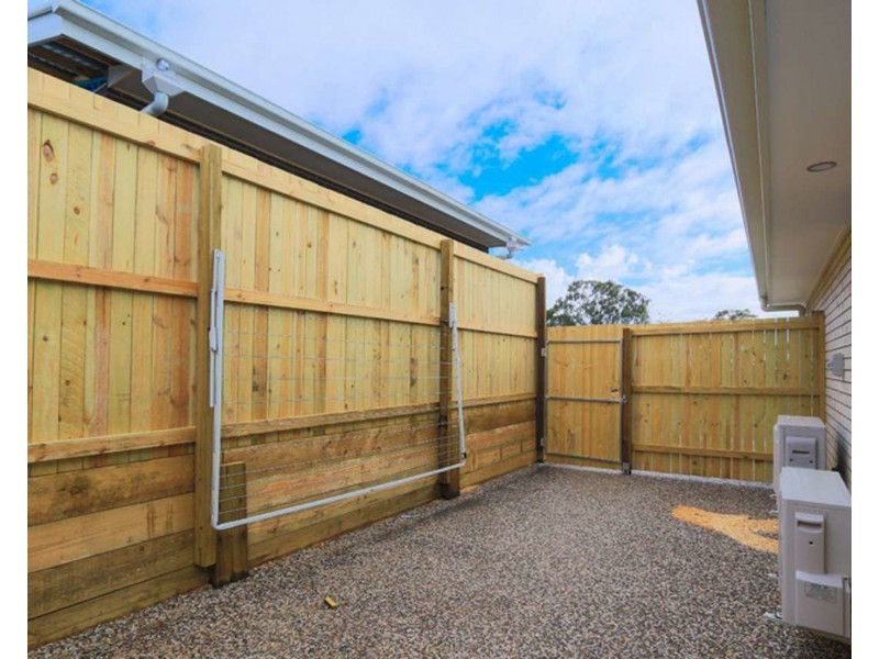 2/2 Grace View Street, Darling Heights QLD 4350