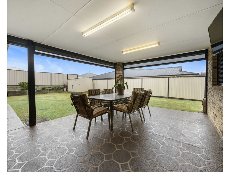 24 Patron Crescent, Glenvale QLD 4350