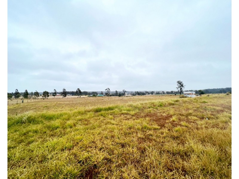 69 James Road, Goombungee QLD 4354