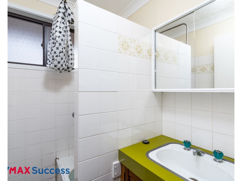 2/56 North Street, Mount Lofty QLD 4350