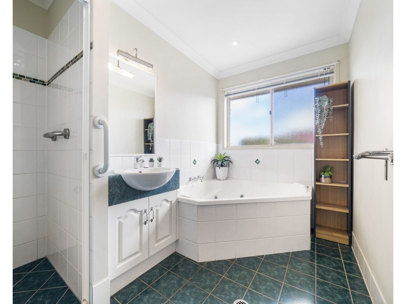 9 Jacaranda Court, Westbrook QLD 4350