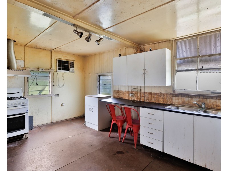 34 Christmas Street, North Toowoomba QLD 4350