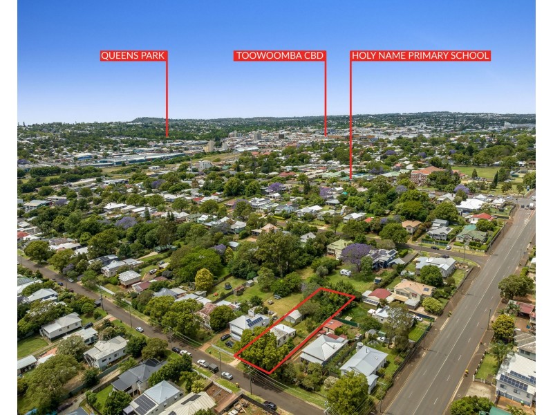 34 Christmas Street, North Toowoomba QLD 4350