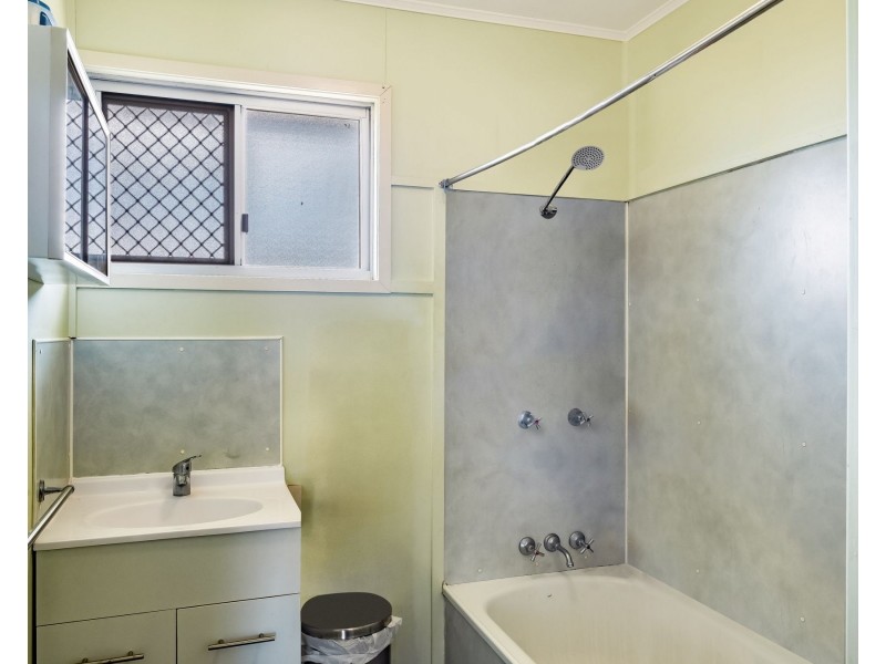 7 Shaw Court, Harristown QLD 4350