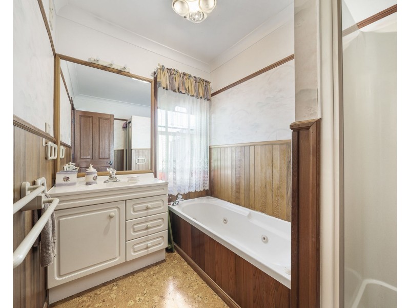 2/17 Hamilton Street, Newtown QLD 4350