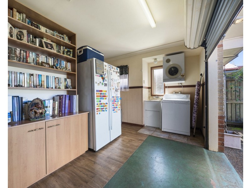 2/17 Hamilton Street, Newtown QLD 4350