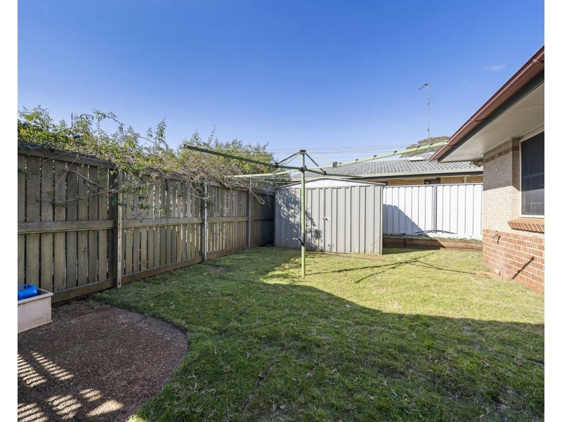 2/17 Hamilton Street, Newtown QLD 4350