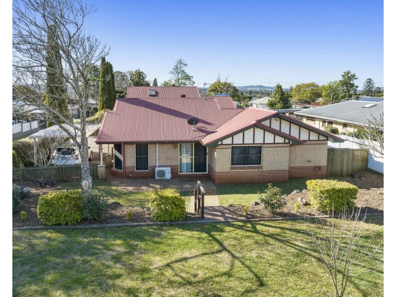 2/17 Hamilton Street, Newtown QLD 4350