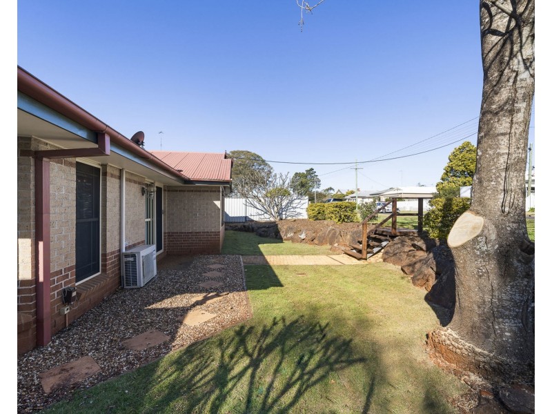 2/17 Hamilton Street, Newtown QLD 4350