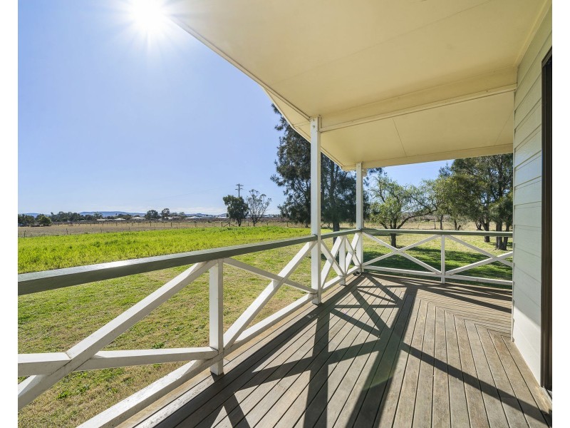58-60 Railway Street, Cambooya QLD 4358