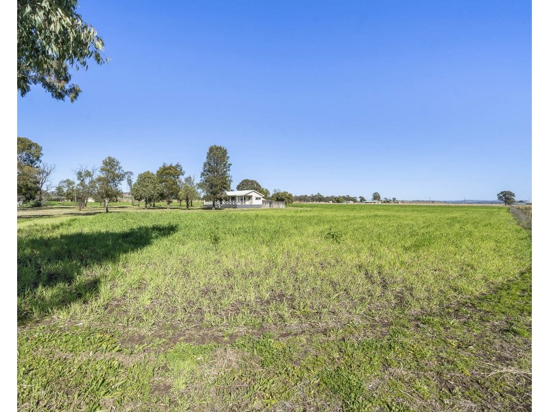 58-60 Railway Street, Cambooya QLD 4358