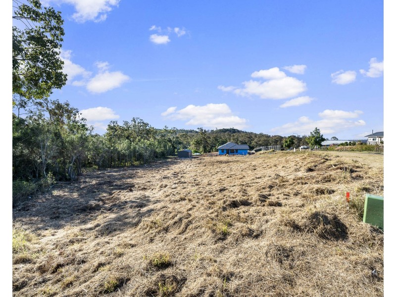 13-15 Crimson Rosella Avenue, Meringandan West QLD 4352