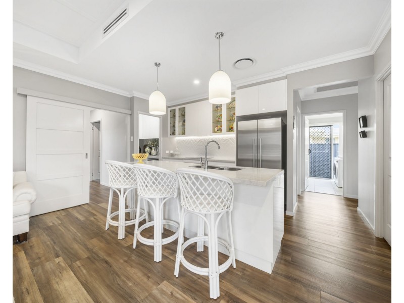5 Lourdes Street, Middle Ridge QLD 4350