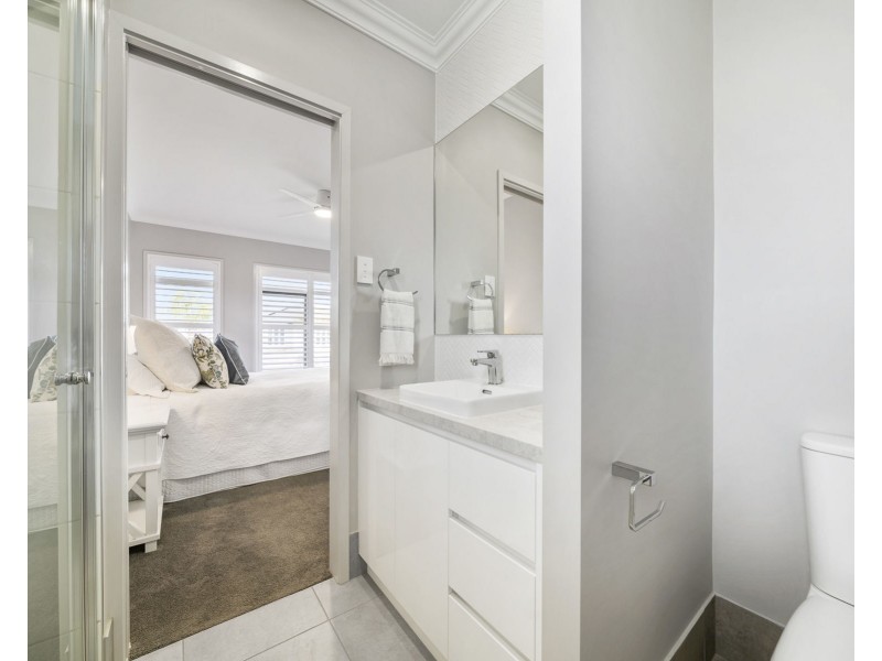 5 Lourdes Street, Middle Ridge QLD 4350