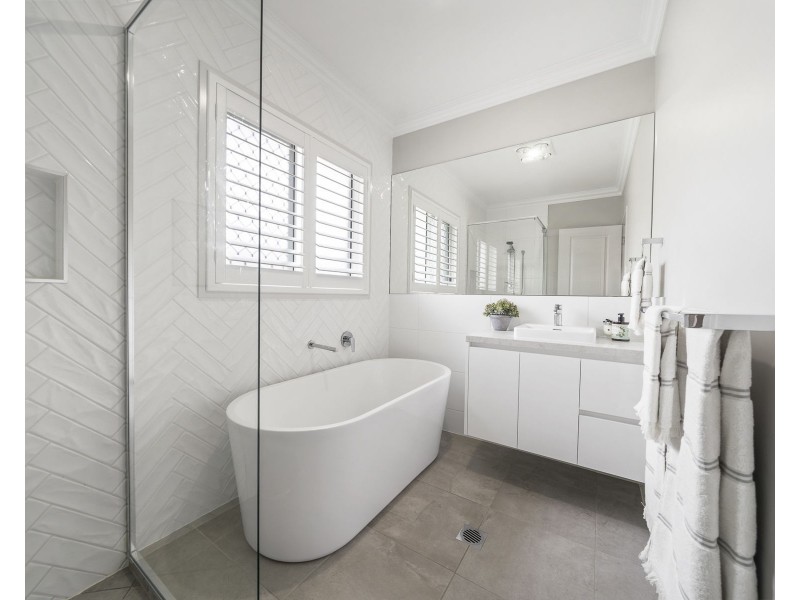 5 Lourdes Street, Middle Ridge QLD 4350