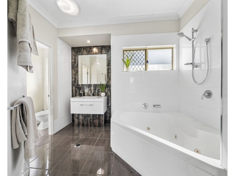 31 Benjamin Court, Placid Hills QLD 4343