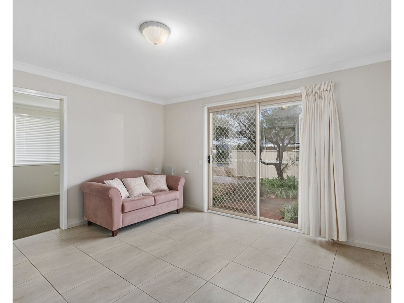 1/26 Knockator Crescent, Centenary Heights QLD 4350