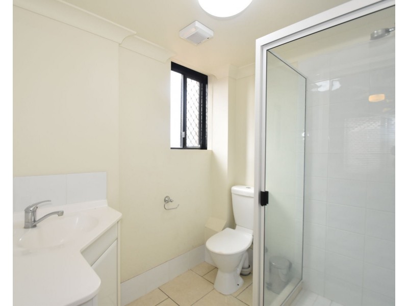 9/1-3 Uniplaza Court, Kearneys Spring QLD 4350