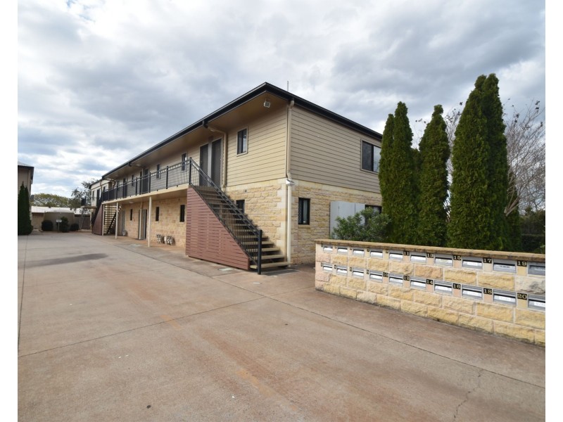 9/1-3 Uniplaza Court, Kearneys Spring QLD 4350