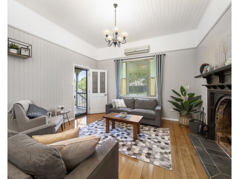285 South Street, Harristown QLD 4350