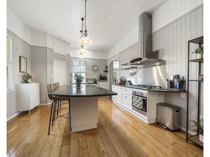 285 South Street, Harristown QLD 4350