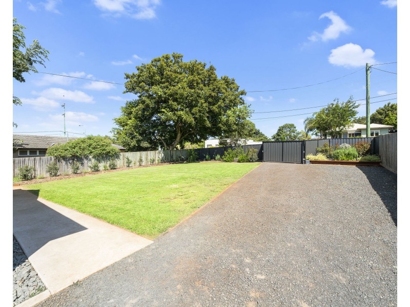 285 South Street, Harristown QLD 4350