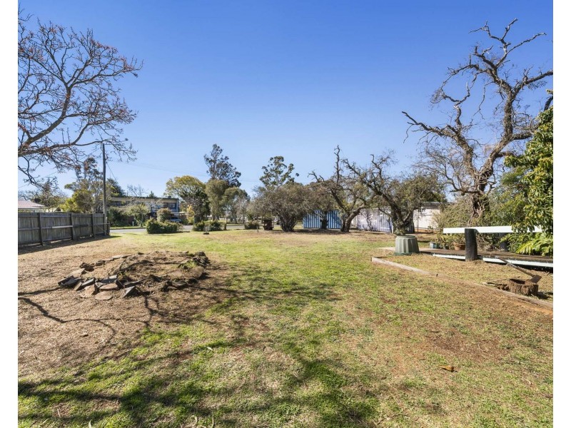 423 Alderley Street, Harristown QLD 4350