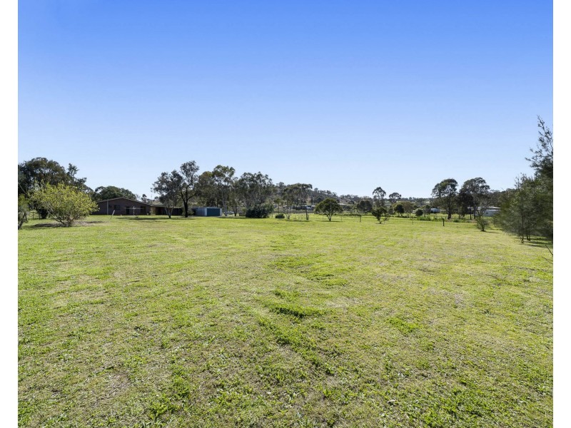 22 Burkes Road, Gowrie Junction QLD 4352