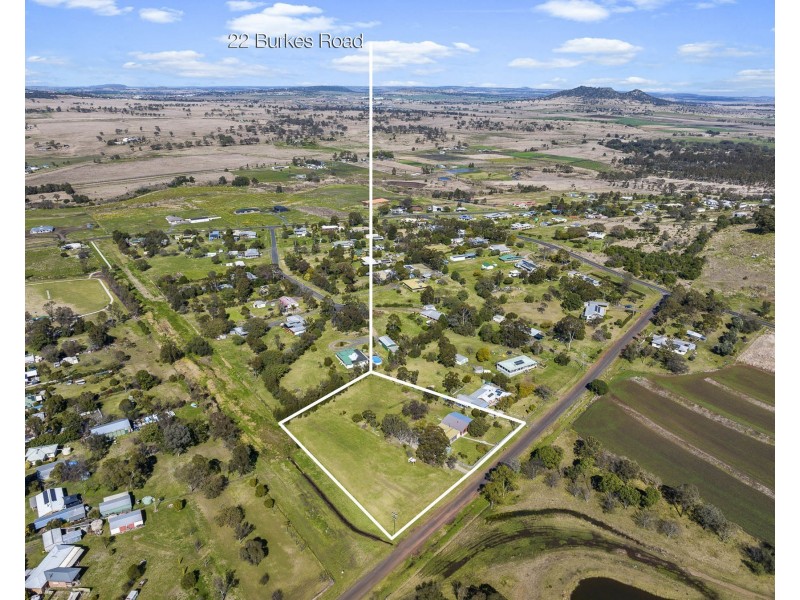 22 Burkes Road, Gowrie Junction QLD 4352