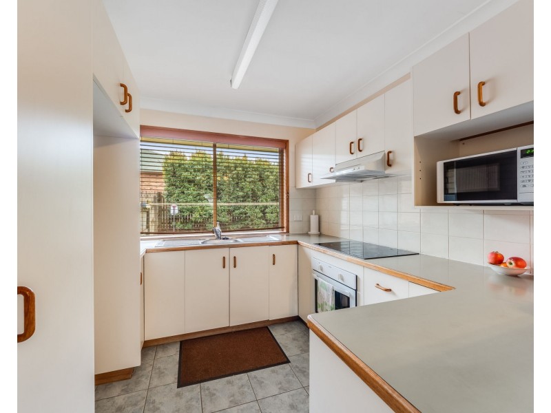 1 & 2/9 Gabrielle Street, Kearneys Spring QLD 4350
