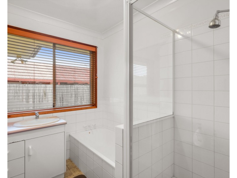 1 & 2/9 Gabrielle Street, Kearneys Spring QLD 4350