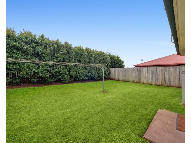 1 & 2/9 Gabrielle Street, Kearneys Spring QLD 4350