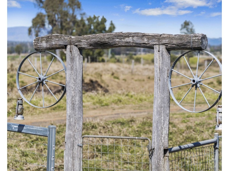 255 Tenthill Creek Road, Lower Tenthill QLD 4343