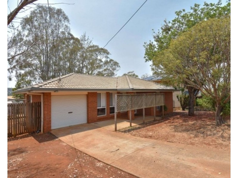 4 Featherstone Court, Rockville QLD 4350