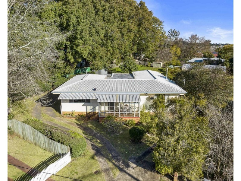 2 McIntyre Street, Centenary Heights QLD 4350