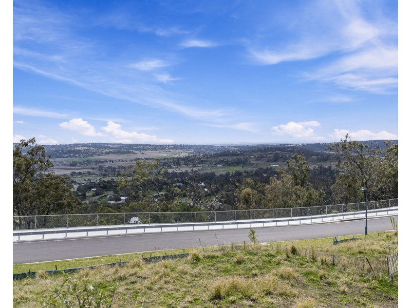 110 Adelaide Street, Cranley QLD 4350