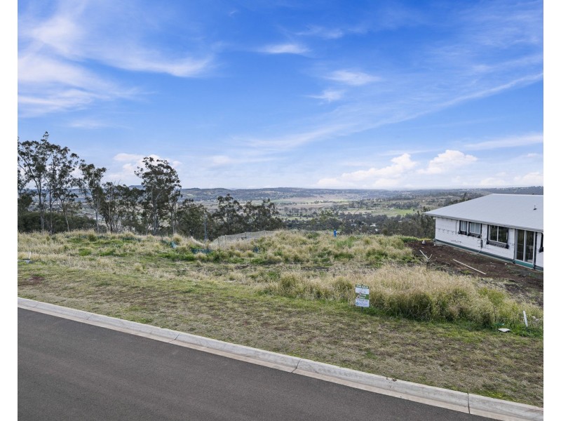 110 Adelaide Street, Cranley QLD 4350