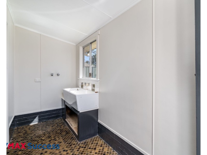 25 Quelch Street, Rockville QLD 4350