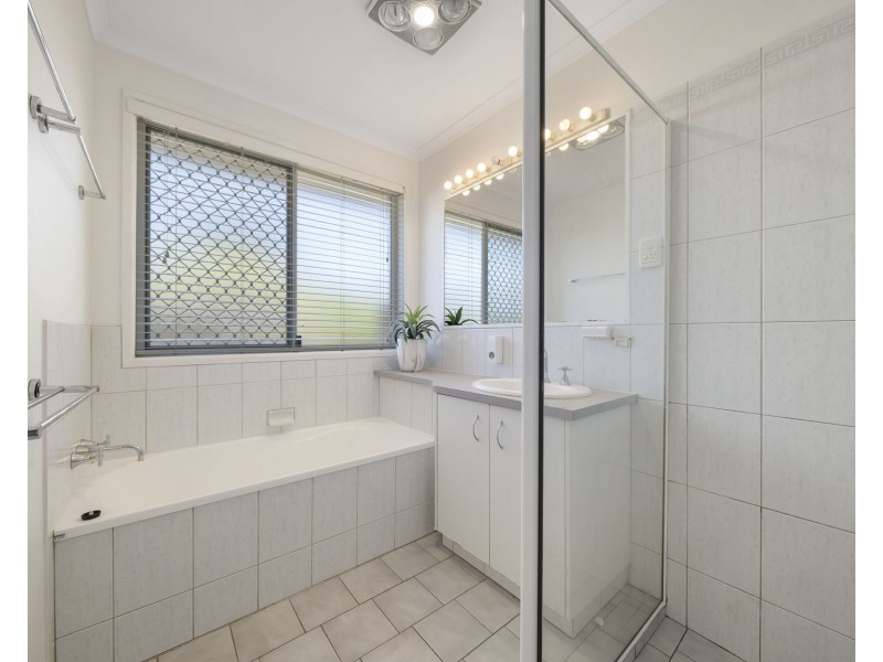 1 Navajo Street, Wilsonton QLD 4350