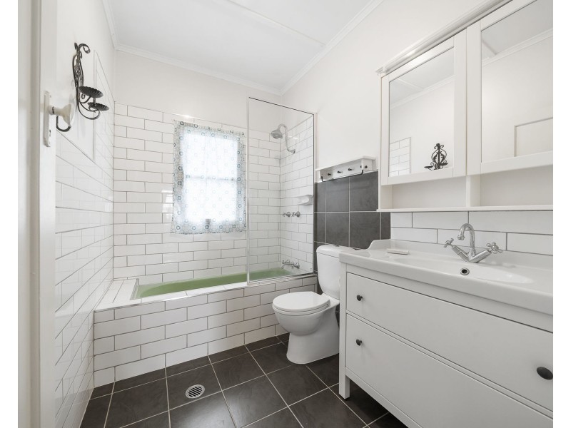 13 Norah Street, Centenary Heights QLD 4350