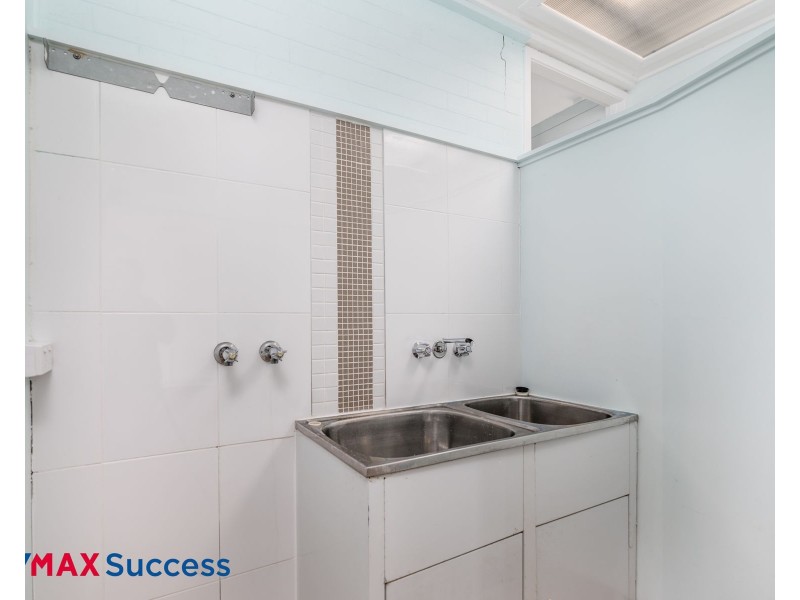 23 Farr Street, Kearneys Spring QLD 4350