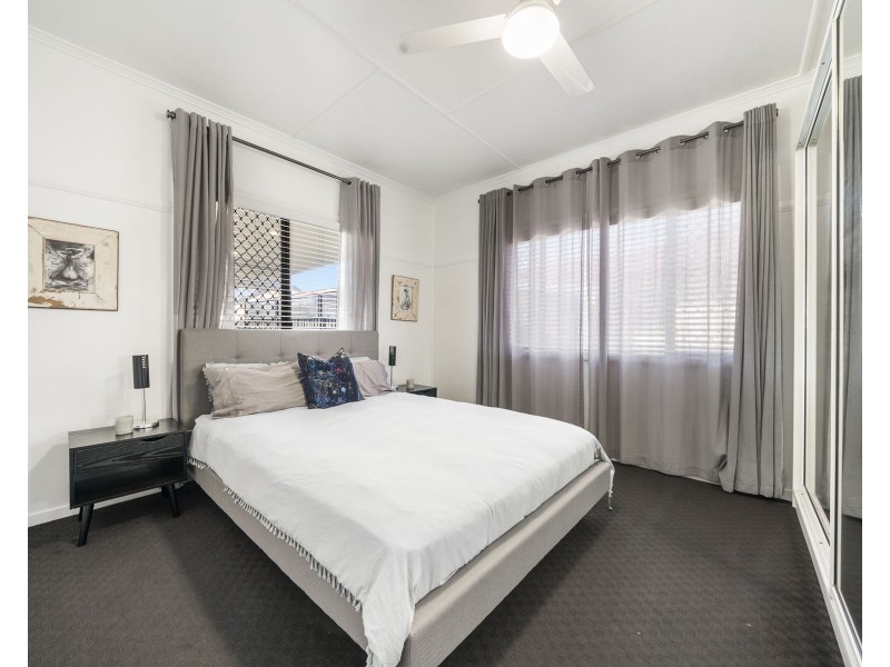 8 McLeish Street, Harristown QLD 4350
